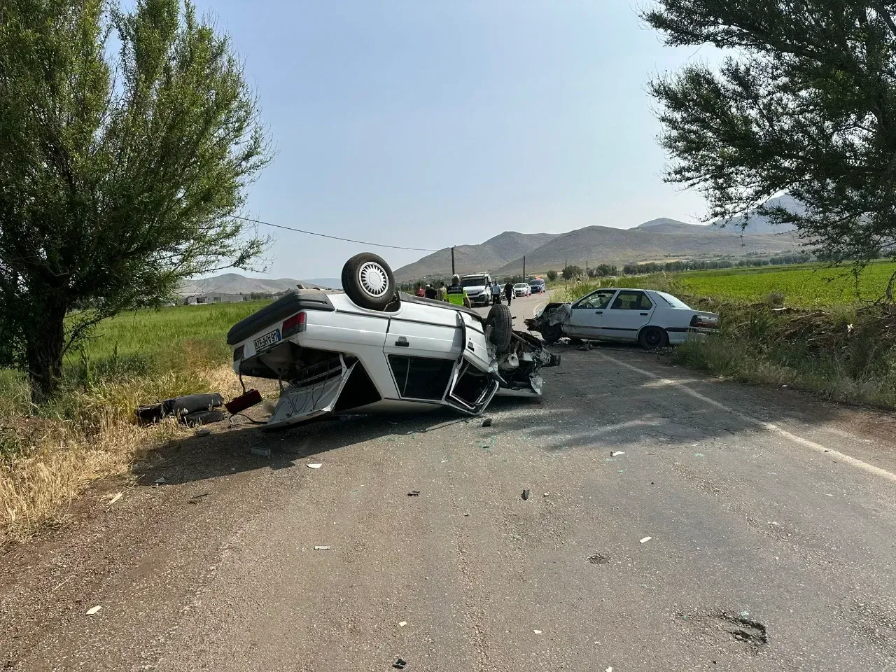Elbistan’da Kafa Kafaya Çarpışan Otomobillerde 2 Kişi Yaralandı