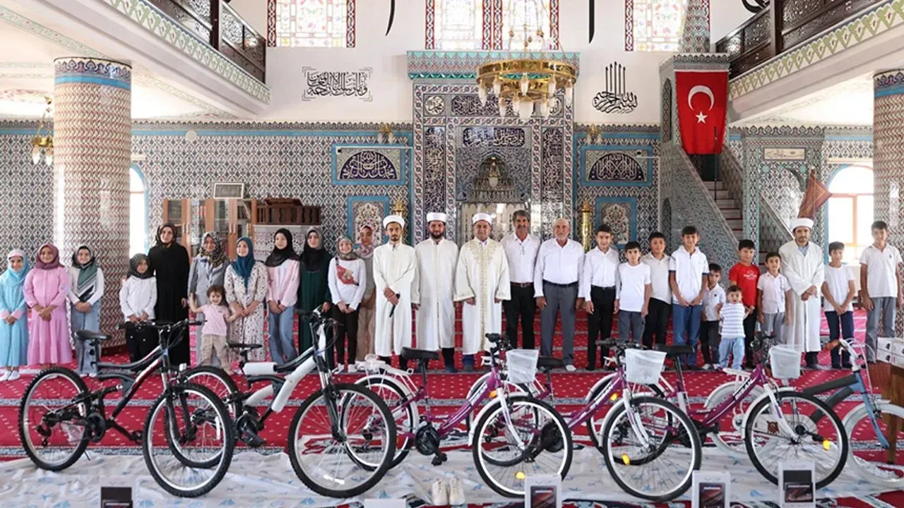 Elbistan’da “Çocukların Kalbi Camide Atıyor” Projesiyle Öğrenciler Ödüllendirildi