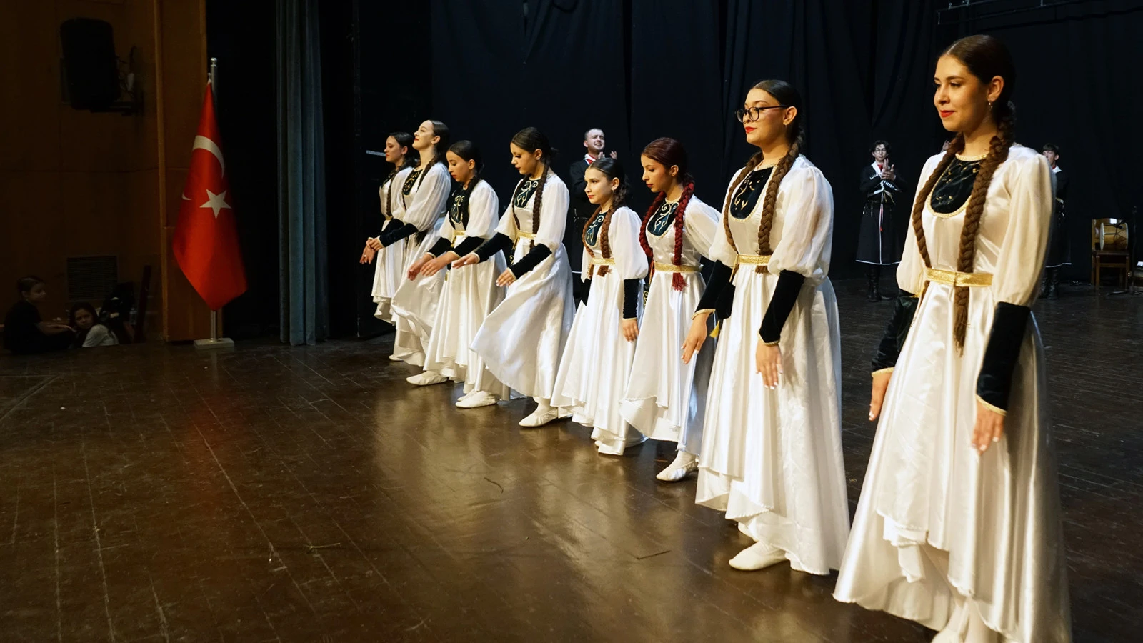 Kahramanmaraş’ta Kafkas Gecesi Büyüledi