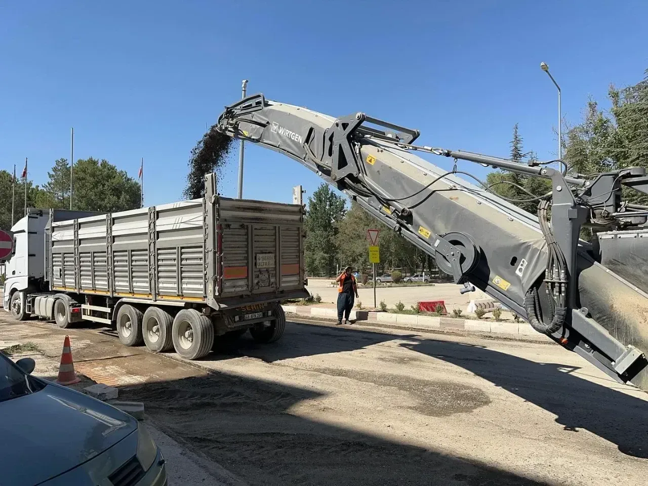 Gariplik Caddesi Asfalt Çalışması İçin Trafiğe Kapatıldı