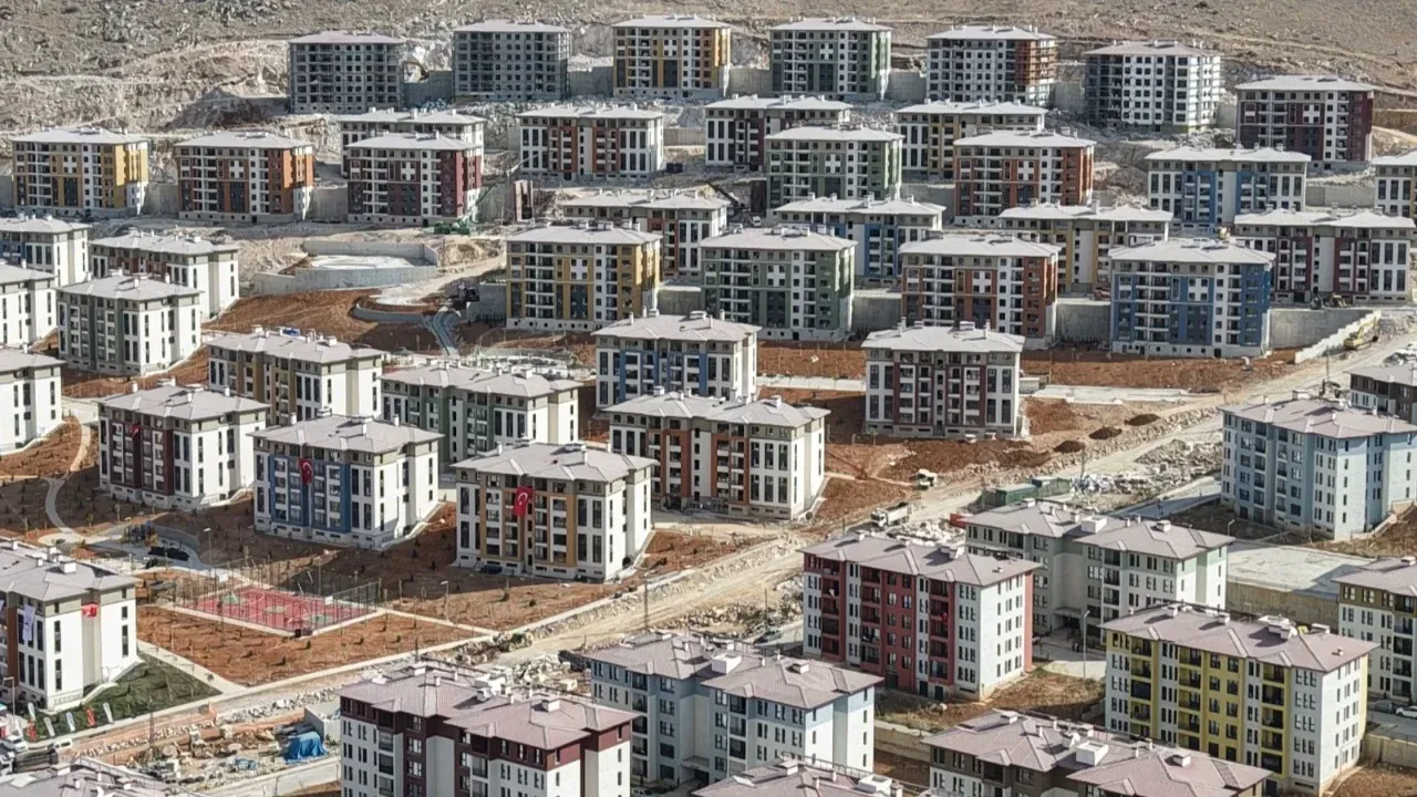 Depremzedeler Yeni Yuvalarına Kavuşuyor: 300 Bininci Konut Teslim Edildi